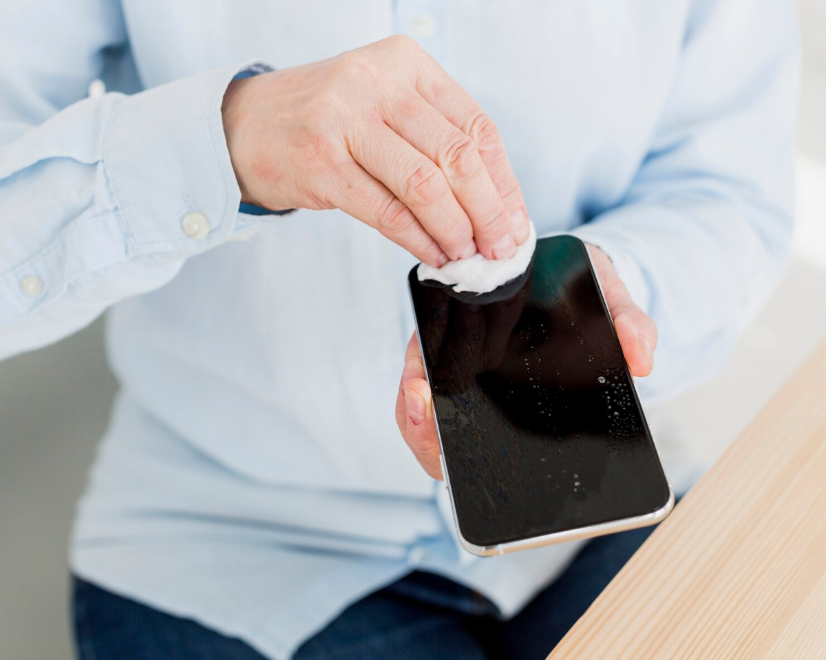 Do You Really Need a Screen Protector for iPhone 16 and iPhone 17? Experts Explain