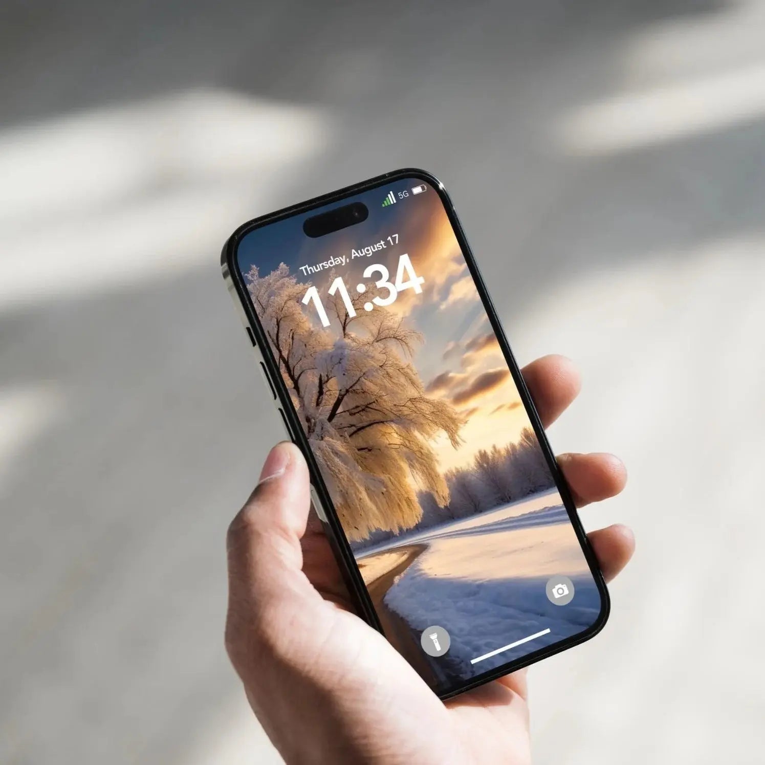 UltraVision AR Pro: Elite Screen Protector for Apple iPhone 16 Plus Clear Lizard