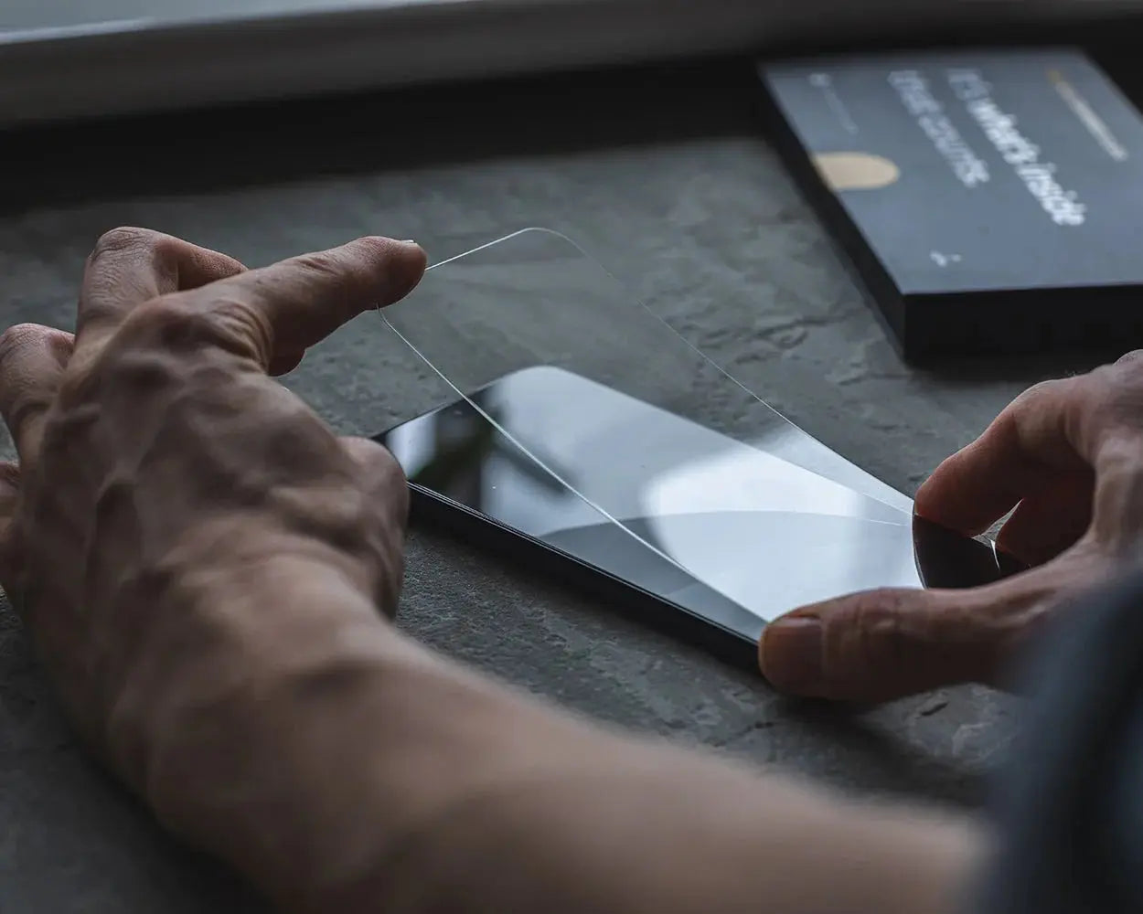 UltraVision AR Pro: Elite Screen Protector for Apple iPhone 16 Pro Clear Lizard